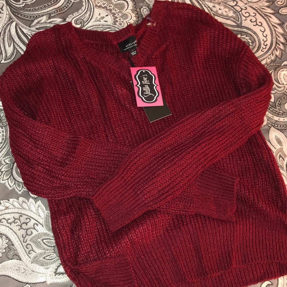 Cropped maroon sweater